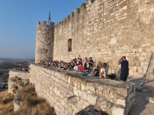 Lee más sobre el artículo Exito «Bajo la Sombra del Sol»